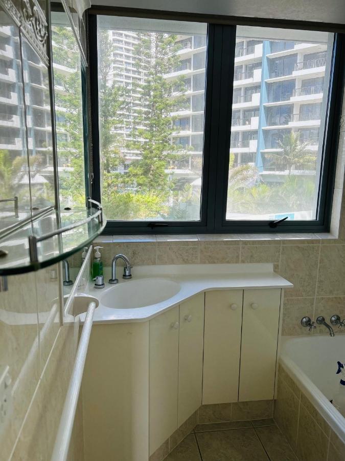 Berkeley On The Beach Gold Coast Exterior foto